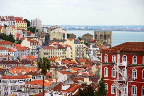 universities and the Academy of Sciences, Lisbon is the political, economic and cultural center of the country.