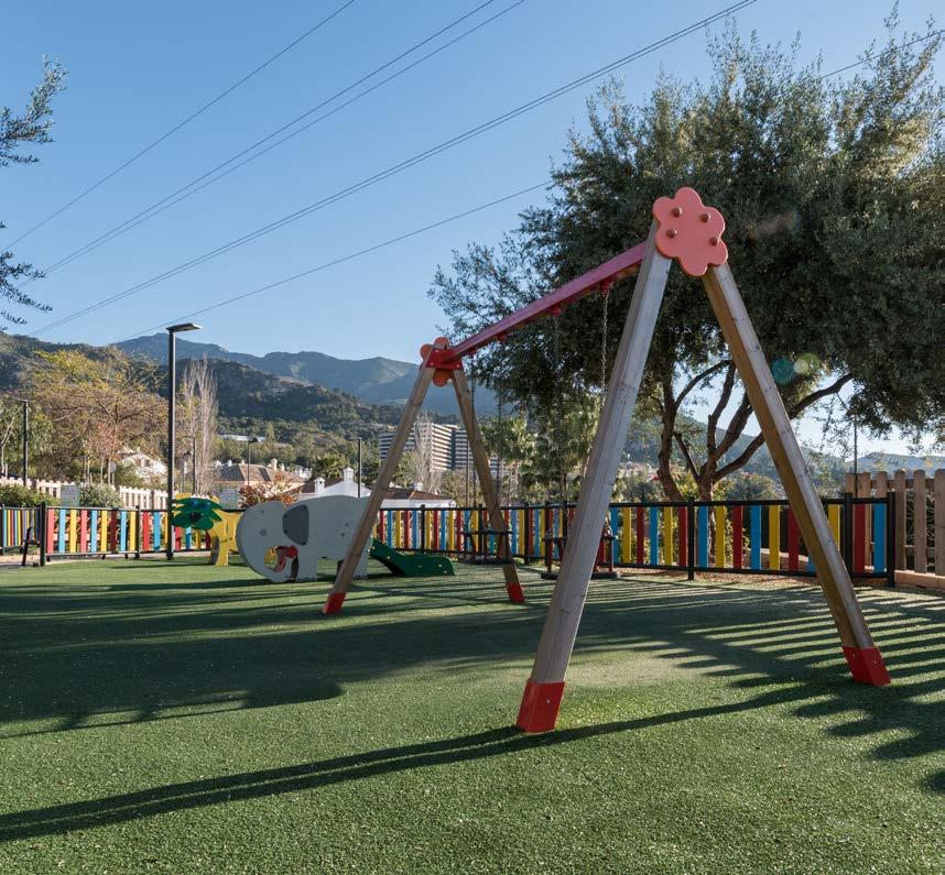 PUBLIC PARK María Auxiliadora Council City 5500 work A public park with several playgrounds and keep-fit equipment.