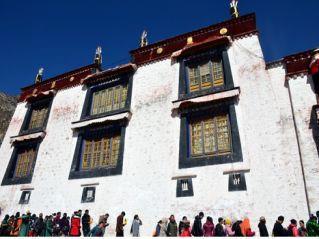 ---------------------- - monasteries of Tibet and was founded in 1416. Ganden palace is used as Dalai Lama s palace in the Drepung before moving to the Potala palace.