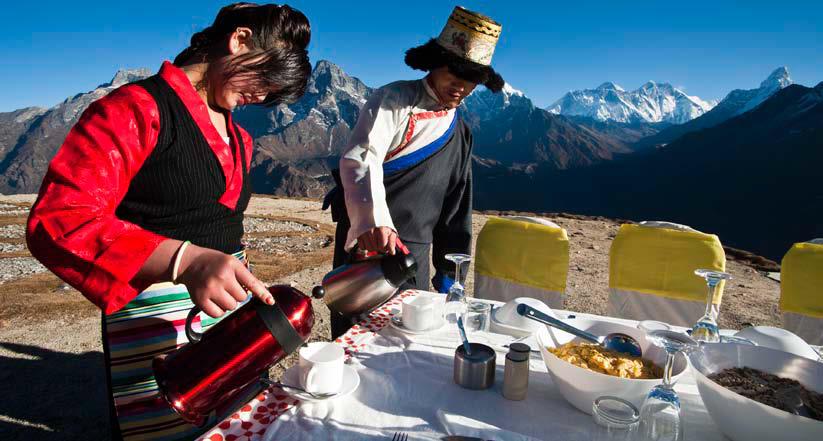 A Typical Day on the Trail (to and from Thame) Wake up to a hot drink brought to your room by our lovely Sherpa team.
