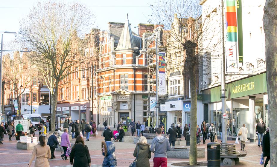 KEY INVESTMENT CRITERIA Reading is a strong regional retail centre currently undergoing significant redevelopment 100% prime, pedestrianised, retailing pitch of Broad Street