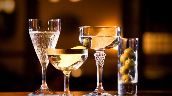 Bars London is famous for its nightlife and bars. The below are just a small selection of the endless possibilities. 28-50 Wine Workshop & Kitchen http://www.2850.co.