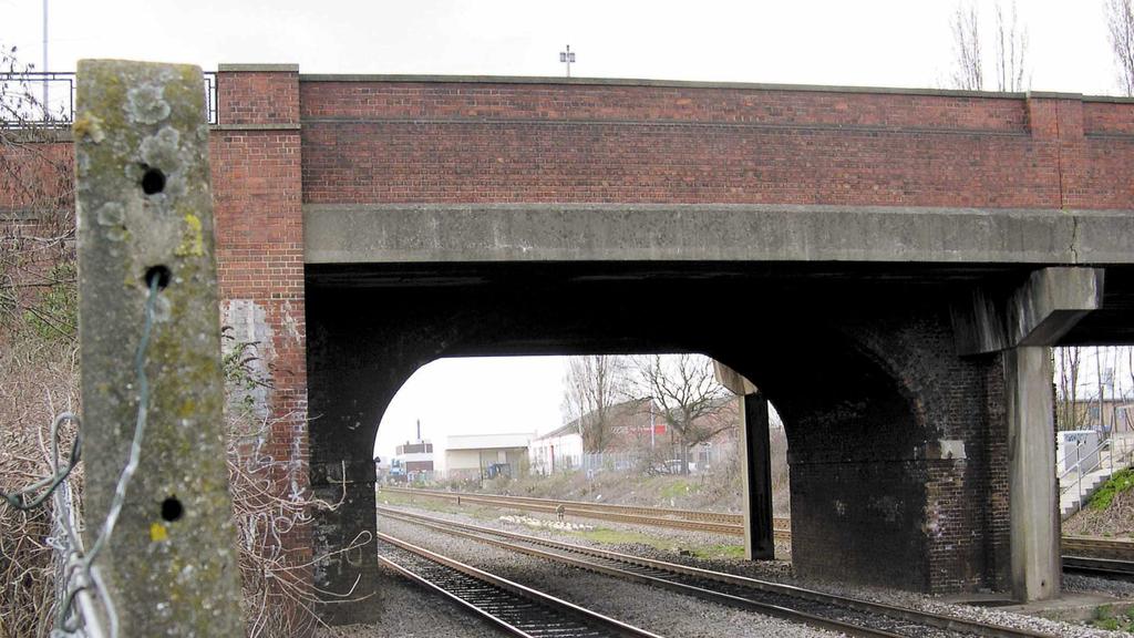 W18.0 Langley to Slough (3) Proposed Bridge Works Wexham Road Bridge Wexham Road Bridge would require reconstruction of the southern arch.