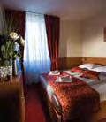 Bridge, the motel has 6 luxuriously furnished rooms, a restaurant, a coffee bar,2 gardens and a