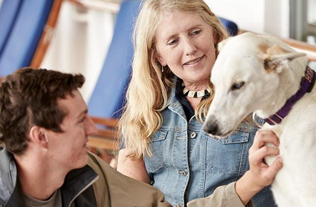 SLED-DOG LEGEND LIBBY RIDDLES Meet renowned dog musher Libby Riddles, the first woman to win the grueling 1,100-mile Iditarod sled dog race.