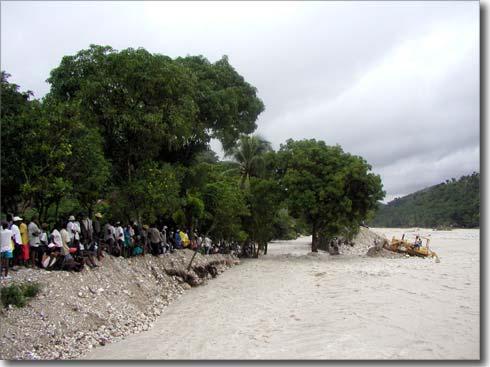 The main road is hidden to the extreme left (Photo courtesy Franco Gattigo, AECP) Main road Submerged dykes