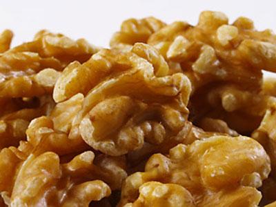 E. coli O157:H7 in walnuts, Canada Consumers who have raw shelled walnuts in their home can reduce the risk of E. coli infection by roasting the walnuts prior to eating them.