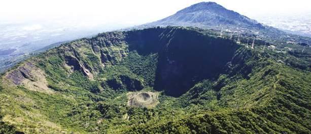 Locals say that it has this name because the crater resembles a big mouth (boquerón = Big Mouth). At approximately 1,700 meters above sea level, it provides a cool climate in between 15 23 ºC.