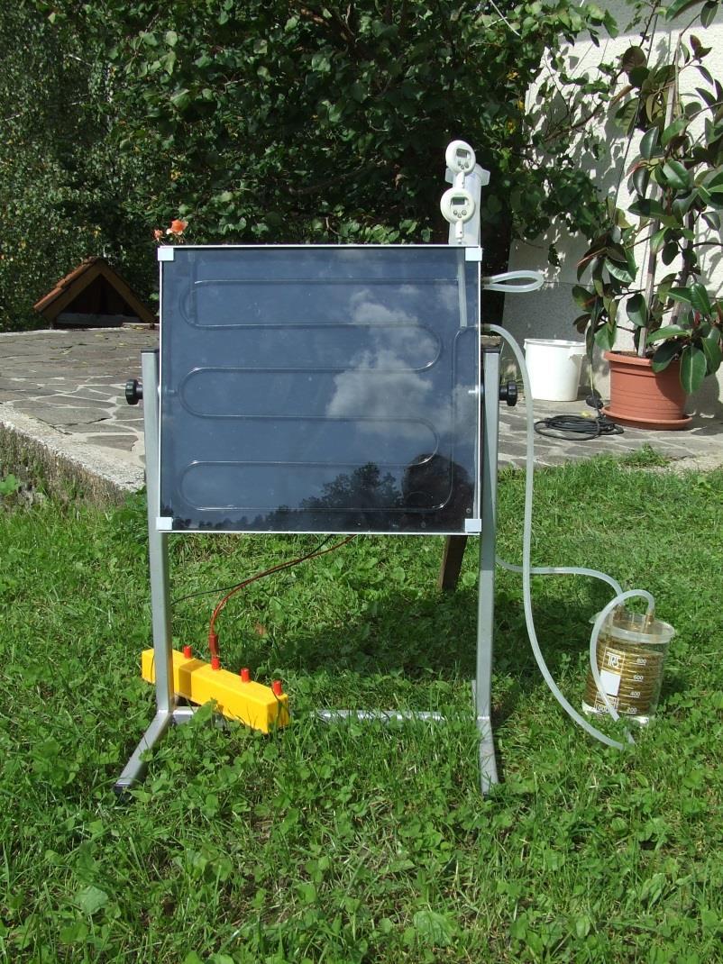 Slika 2: Model sončnega kolektorja Absorber s cevkami, po katerih se pretaka voda.