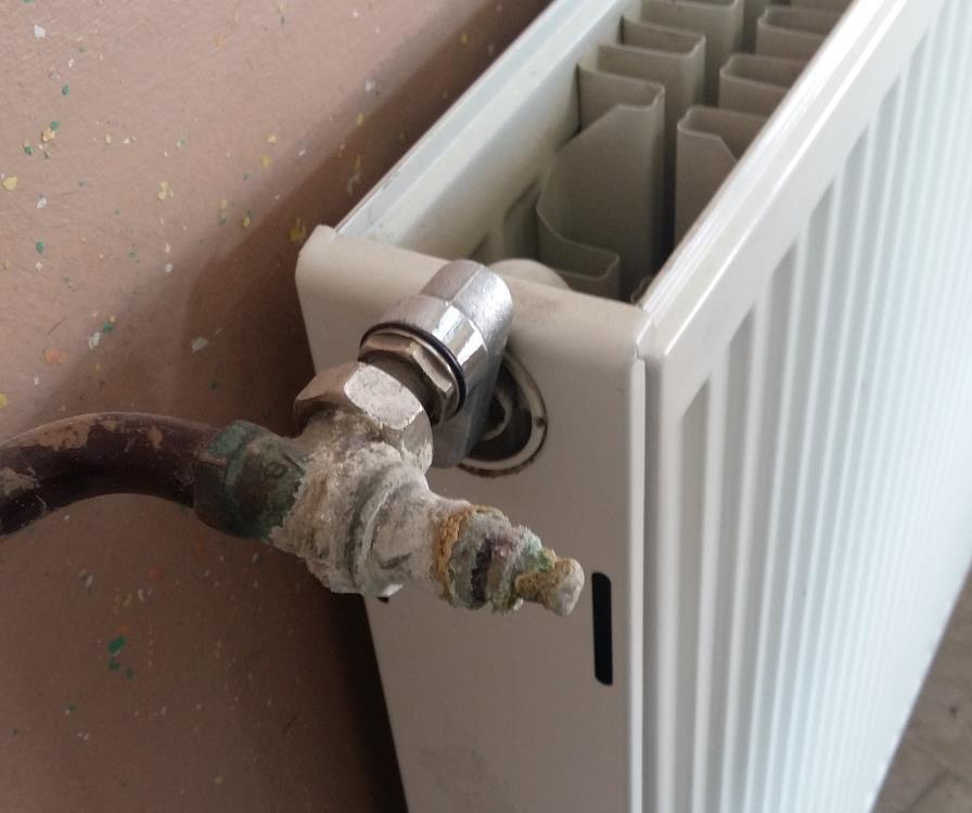 Pri pregledu ogreval smo ugotovili, da večina radiatorjev nima nameščenih