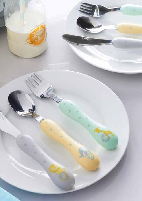 0 TODDLER FIRST The 3 piece cutlery set features contoured