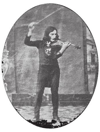 De 1810 Paganini faris tri grandajn koncertvojaĝojn en Italio. Lia famo jam atingis Vienon, kiam en 1828 li komencis turneon en Aŭstrio, Ĉeĥio, Germanio, Pollando, Francio kaj Britio.