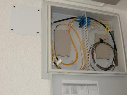 VODIČ S KORISNIM SAVJETIMA 2 Postavljanjem svjetlovodne instalacije unutar zgrade ne smije se narušiti funkcionalnost postojeće instalacije i zajedničkog antenskog