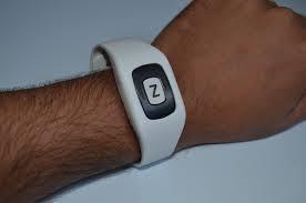 heartbeat feature. Gently wraps around the wrist to monitor blood pressure.