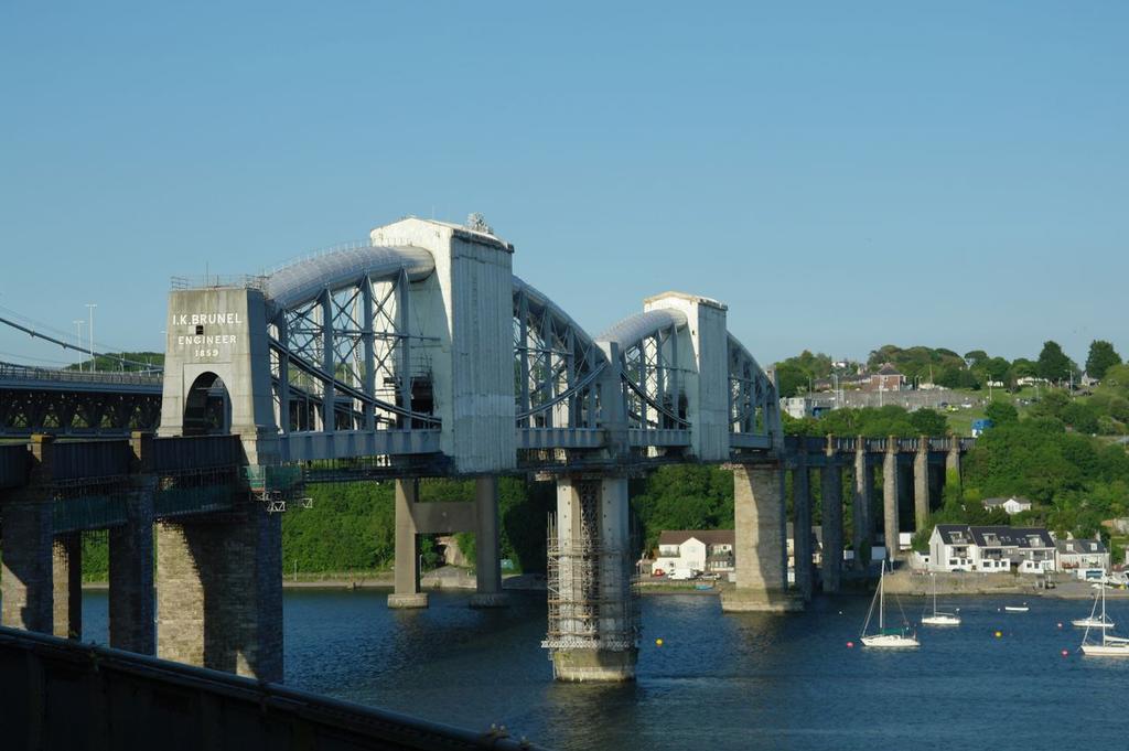 Route Context Network Rail - Network Specification: Western 04 The Royal Albert Bridge connecting Devon and Cornwall Severn Beach, South Wales, Gloucester, Weston-super-Mare, Taunton, Bath and