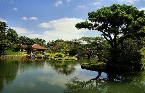Known as the Gate of Courtesy, it typifies Okinawan architecture and serves as a symbol of modern day Okinawa.