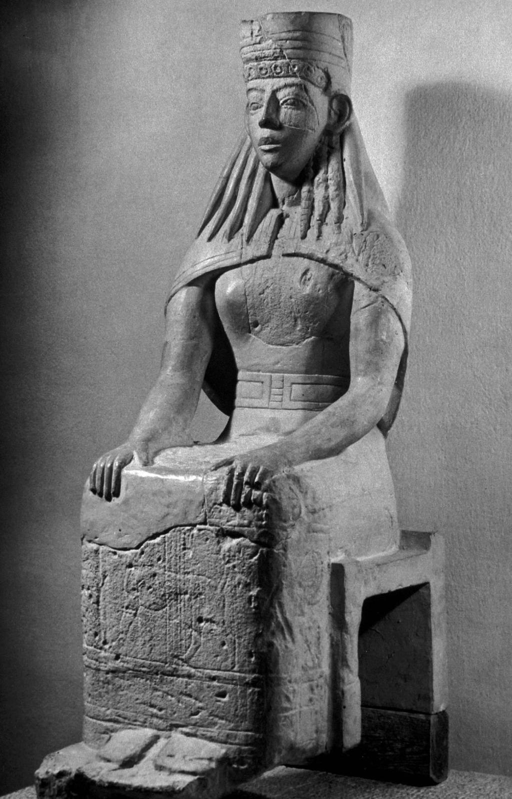 c. 2000 BCE Boginja, Nadvratnik ulaza