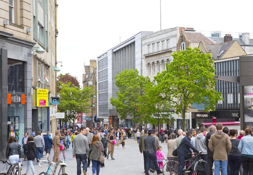 100% Prime retail frontage onto Fargate and Chapel Walk SITUATION 11-15 Fargate occupies a 100% prime retailing location within the pedestrianised city centre.