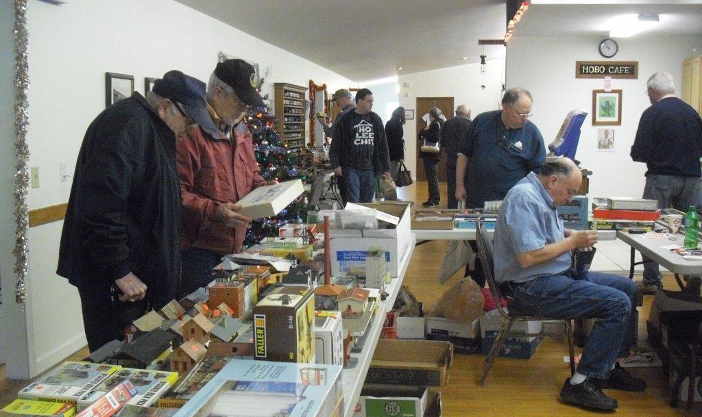 As a result of our flyers at hobby shops and the Topsham show, many of the people came from the coastal area who had never been to the club before.