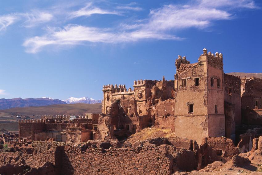 JOBNAME: No Job Name PAGE: 37 SESS: 682 OUTPUT: Thu Aug 31 10:43:41 2006 42 Africa BRITANNICA STUDENT ENCYCLOPEDIA Ruins of a casbah, or fort, stand in Morocco in North Africa.