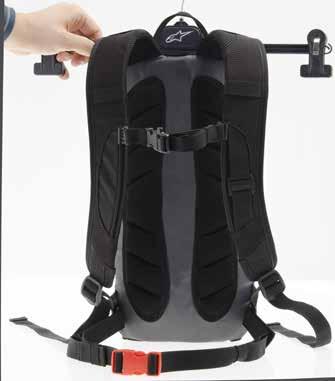 Main chassis constructed form durable rip-stop nylon with PU-reinforced textile.