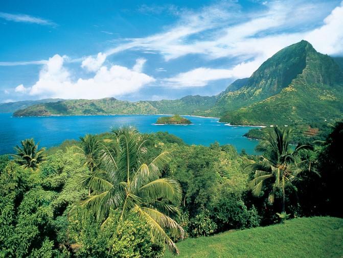 A Tahitian Cruise is the epitome of relaxation, with postcard ready beaches in every direction you look, sun, sand, and tropical themed drinks all the stresses of work and life are easily abandoned.
