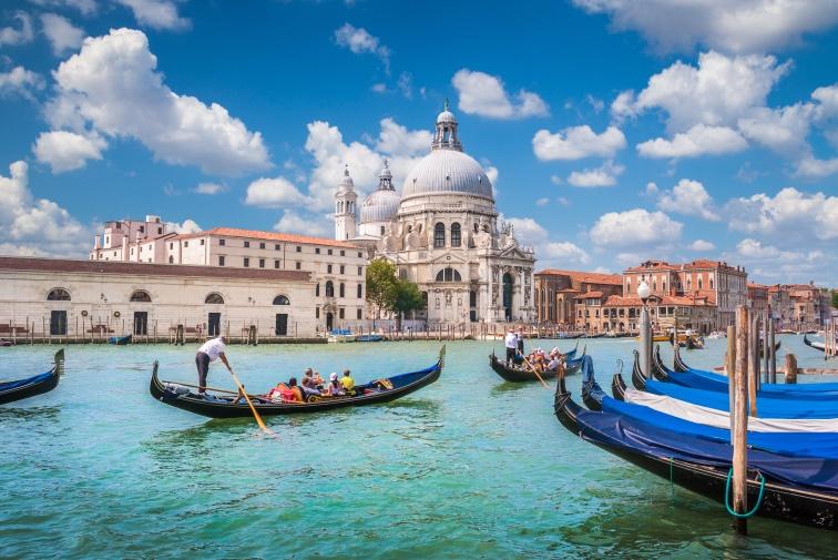 SAMPLE ITINERARY ITALY PERFORMANCE TOUR (itinerary subject to change) DAY ONE: VENICE ARRIVAL (D) Arrive into Venice, Italy!