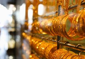 Walk through the gold and spice souks. Stop by the city s most photographed mosque, the Jumeirah Mosque.
