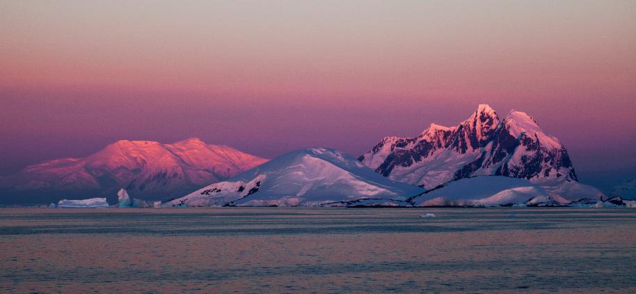 ANTARCTICA: 2018/19 TRIP NOTES Antarctic Peninsula Adventure (with Antarctic Circle Crossing) Includes special Photographic Symposium 11 MAR 2019 21 MAR 2019 10 NIGHTS / 11 DAYS STARTS USHUAIA CROSS