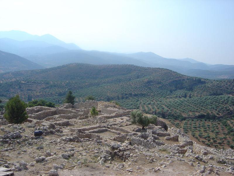 Mycenaeans & Minoans Mycenaeans were one of the first people to settle Greece