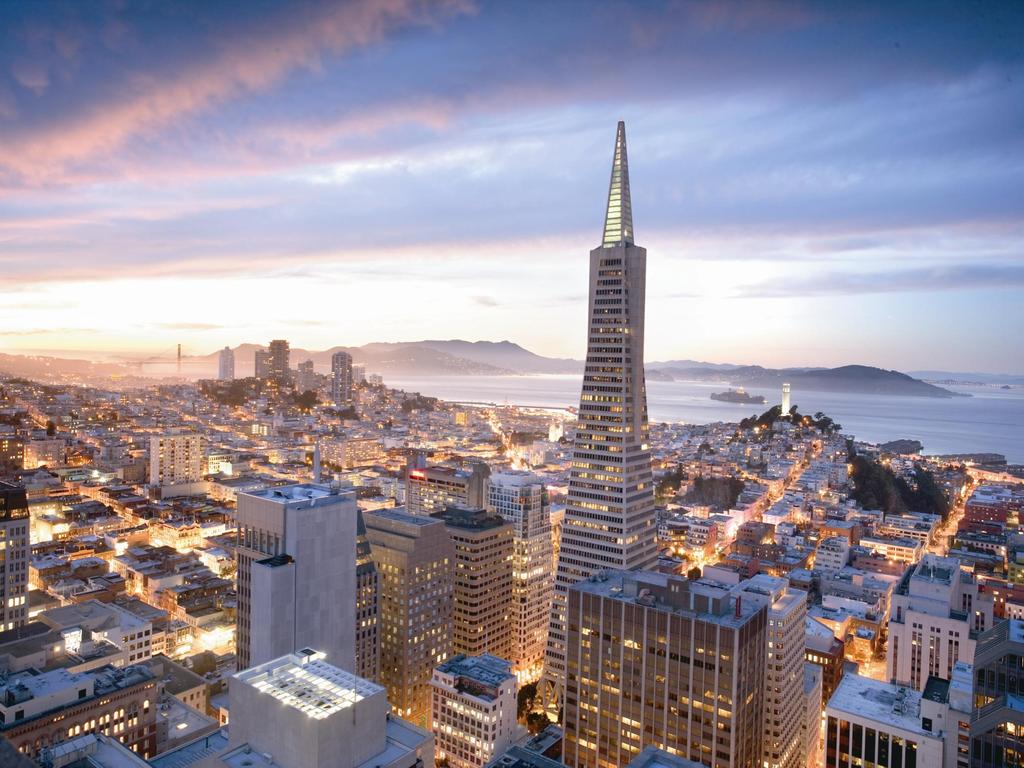 Situated amid the clouds in one of San Francisco s tallest buildings, Mandarin Oriental, San Francisco is renowned for the beauty of its interiors, its