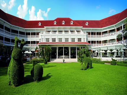 THE CENTARA GRAND BEACH RESORT & VILLAS HUA HIN Formerly the Hua Hin Railway Hotel, one of the classic hotels of the East, the Centara Grand Beach Resort & Villas Hua Hin was constructed in 1923 and