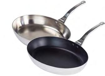 The quality of stainless steel used to construct this Oval stainless steel fish frypan L. 3 cm - handle on the short axis frying pan qualifies it as a strong ally in the quest to caramelize your meat.