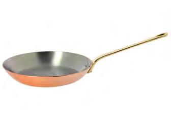 6 6 5,5 0,75 68.0 0 6,8,5 0,9 68. 6,5 3,8 The straight-sided sauté pan allows quick browning of food and proves ideal for serving and for flambéing.
