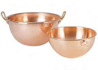 The walls are stainless steel on the inside, which makes for easy upkeep and removes the need for re-tinning. The brass handle is firmly riveted. Copper eggwhites bowl Code Designation Ø H.