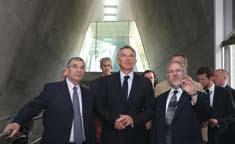 On 4 May, former UK prime minister and Official Envoy of the Quartet on the Middle East Tony Blair (center) toured the Holocaust History Museum, guided