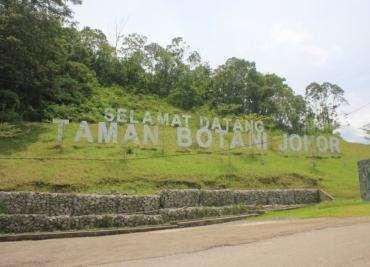 TOURISM VALUE Sri Medan has many attractive places which can be transformed into tourism destinations. One of the most attractive spot in this village is Taman Botani.