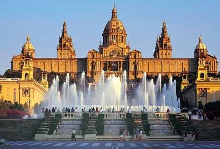 09:30hrs 10:00hrs We will walk to the nearby Plaza Espana and continue to the foot of the Montjuic fountains. 10:00hrs 10:30HRS MONTJUIC MOUNTAIN - We all ride the escalators to the top.