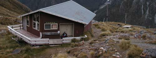 Turns out the town of Arthur s Pass only has 50 people and the store was limited to canned stews, soups and spaghetti,