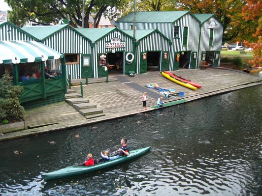 co.nz/ Canoeing on the Avon River This has been a favourite activity for Christchurch families for 125 years.