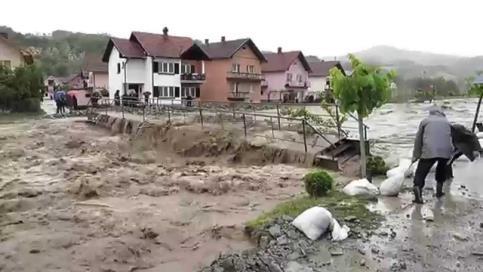 Poplave 2014 Poplave na Balkanskom poluostrvu su došle nakon obilnih padavina i snažnog ciklona koji je