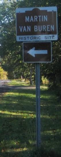 These small brown and white signs read Martin Van Buren NHS and have a directional arrow (right arrow for southbound travelers and left arrow for northbound travelers; see Figure 31 right).