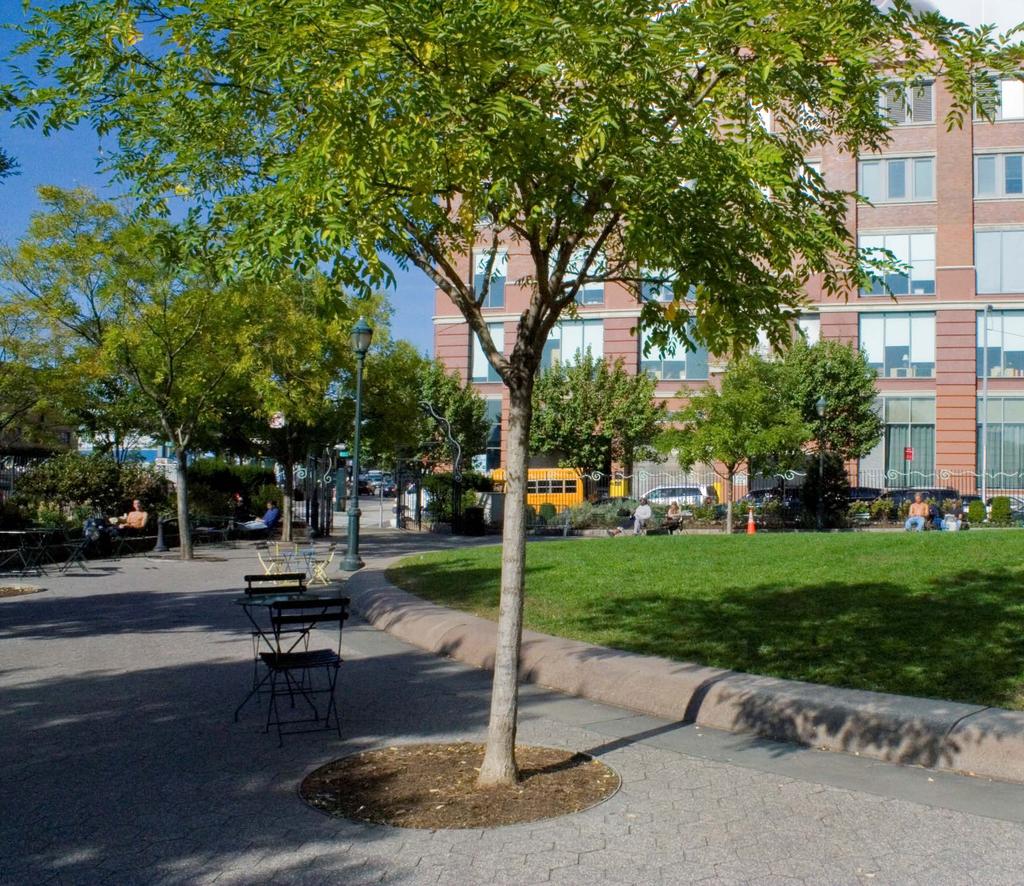 14 th Street Park Meatpacking District W 15 th St. Located adjacent to Chelsea Market, 14th Street Park is a favorite grassy oasis amongst the bustling lunch time crowd.
