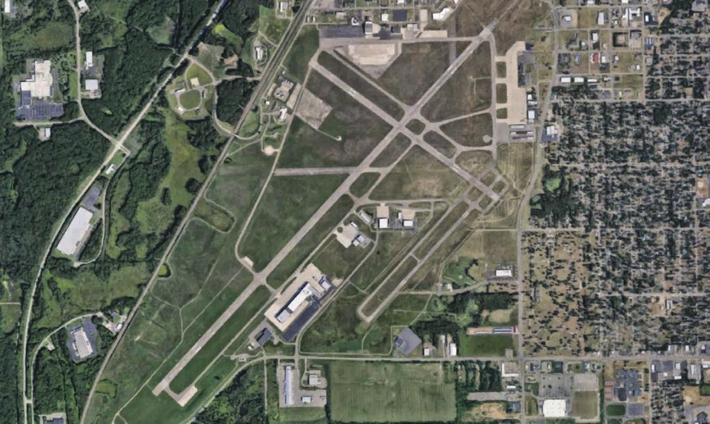 GENERAL INFORMATION W K KELLOGG (BATTLE CREEK) AIRPORT (BTL) AIRCRAFT PARKING AIRCRAFT CAMPING 13 23R 23L SHOW CENTER 31 5R 5L PARKING AREAS When operating in the parking areas, pilots are encouraged