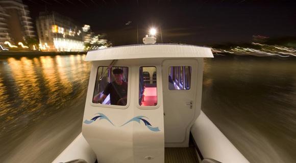 Luxurious high-speed motor boat Trusted service on the River Thames amongst