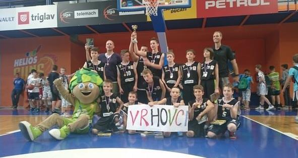 Slika 19. Finale Pionirskega festivala leta 2015, ko so košarkarji OŠ Vrhovci osvojili naslov državnega prvaka, ki je potekal v dvorani Komunalnega centra Domžale (Završnik, 2016).