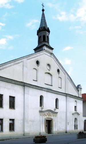 V roku 1753 sa v prestavbe pokračovalo vytvorením barokovej klenby a v rokoch 1869-1873 bola pribudovaná bočná kaplnka.