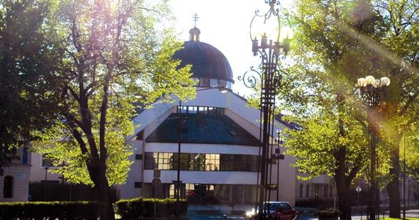 Kostol slúžil hlavne slovenskému obyvateľstvu, preto je zaužívaný aj názov Slovenský kostol.
