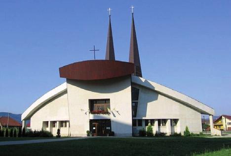8 9 Historical Monuments RÍMSKOKAToLÍCKY Kostol Božieho milosrdenstva Základy kostola boli položené v roku 1996.