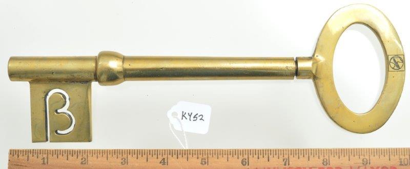 KY52 A huge (10 ) brass key